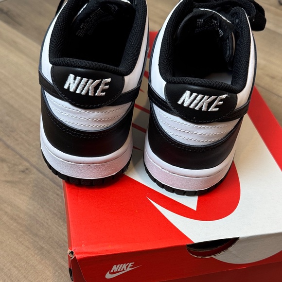 Nike Dunk Boys 7Y Black and White LIKE NEW - Picture 9 of 10